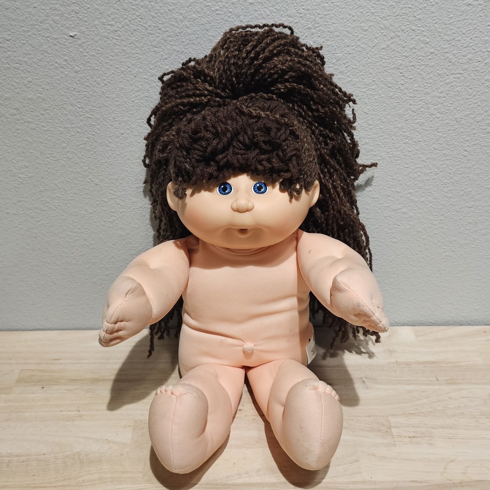 Cabbage Patch Kids Hasbro 1990 First Edition Girl Doll Signed By Xavier Brown